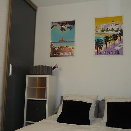 AppartementFrontDeMerSaintRaphaelSantaLucia Extérieur photo