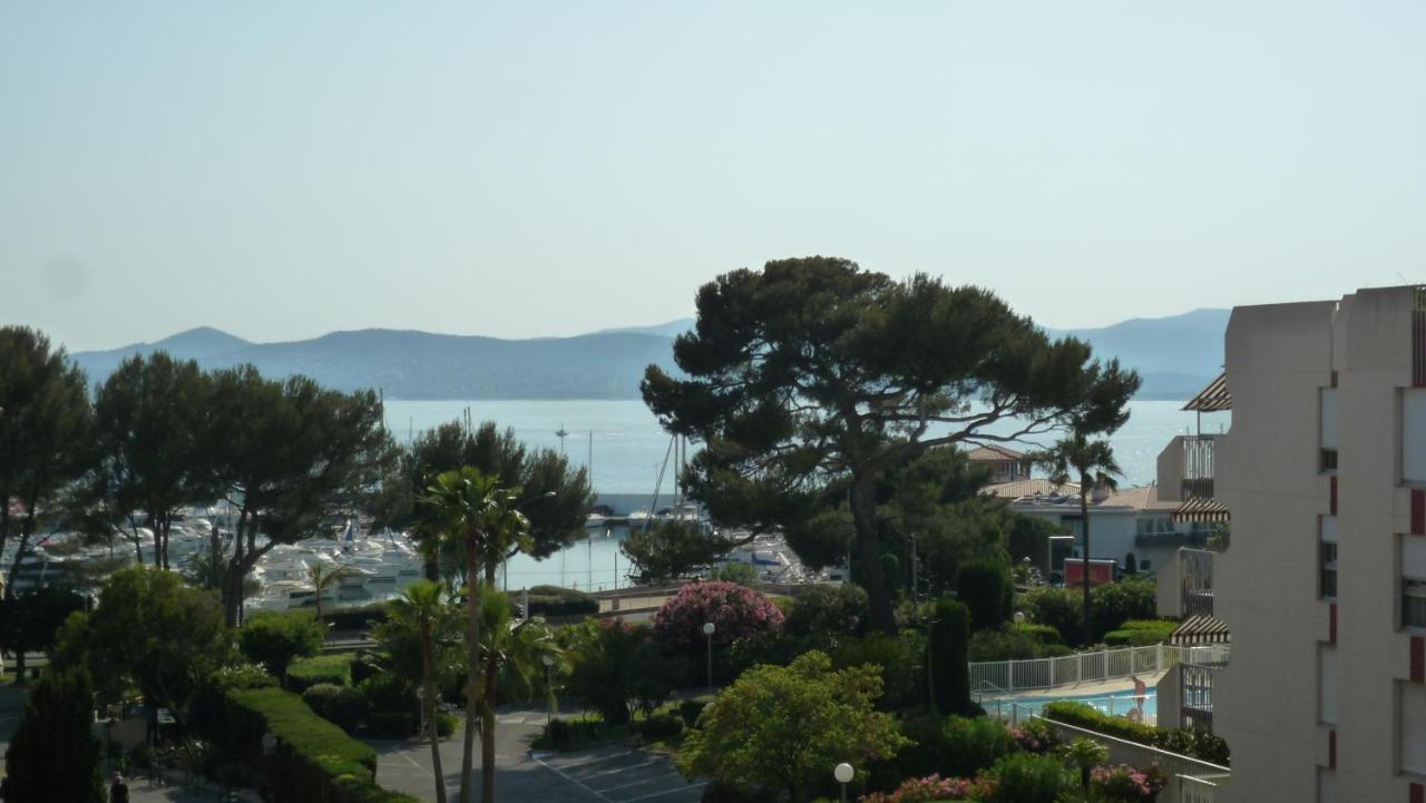 AppartementFrontDeMerSaintRaphaelSantaLucia Extérieur photo