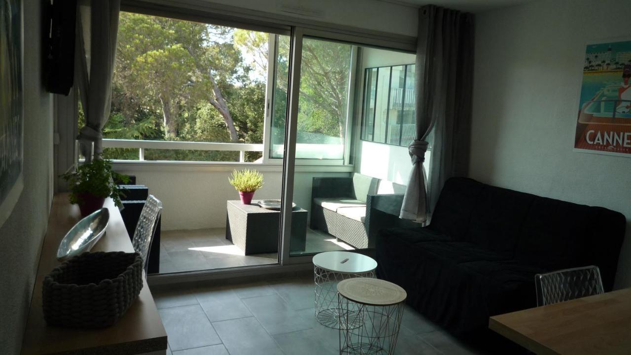 AppartementFrontDeMerSaintRaphaelSantaLucia Extérieur photo