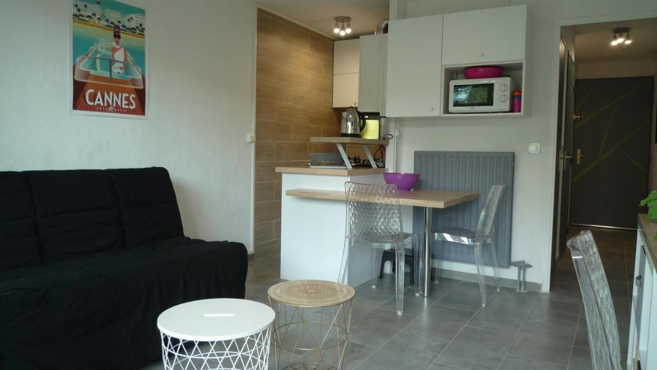 AppartementFrontDeMerSaintRaphaelSantaLucia Extérieur photo